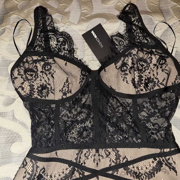 Lace and bandage dress, size L - Picture 5 of 9